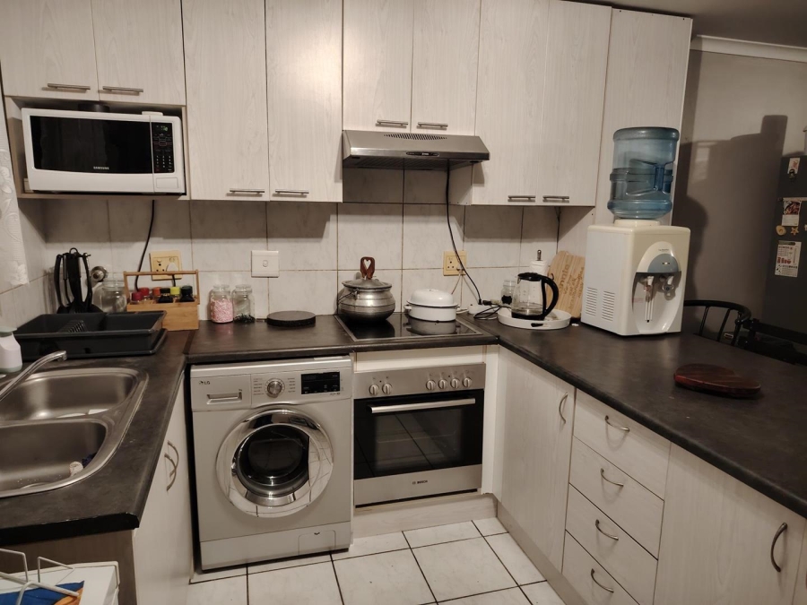 To Let 2 Bedroom Property for Rent in Goodwood Estate Western Cape